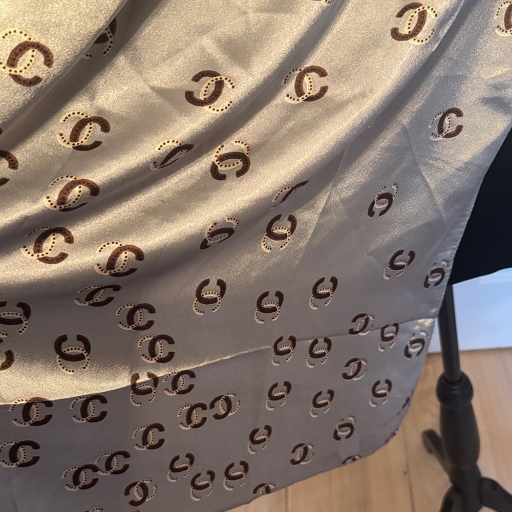 Elegant Silver Patterned Shawl - Picture 14 of 16